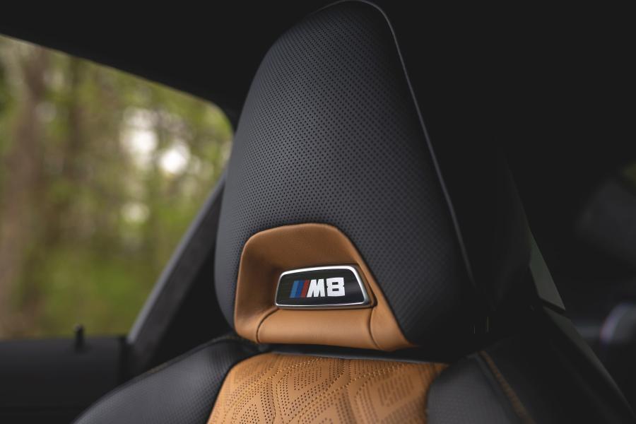 Детали интерьера BMW M8 Competition Coupe (F92) 2020 года  (NA) (фото 15 из 39)